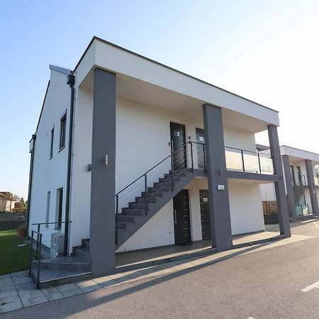 White Mountain Apartment Бановци Экстерьер фото
