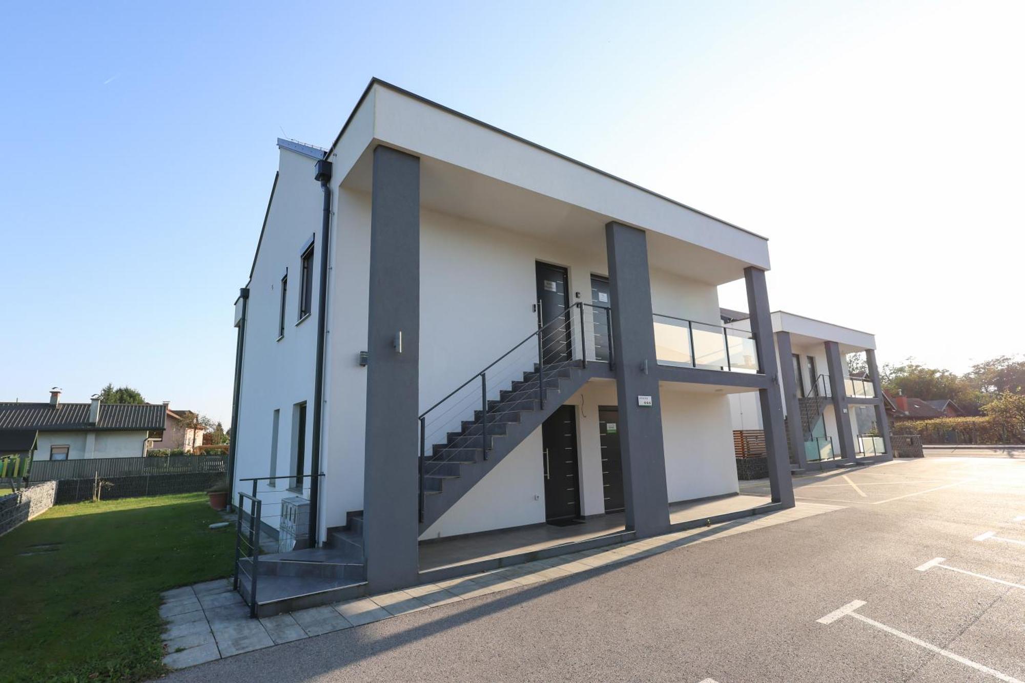 White Mountain Apartment Бановци Экстерьер фото