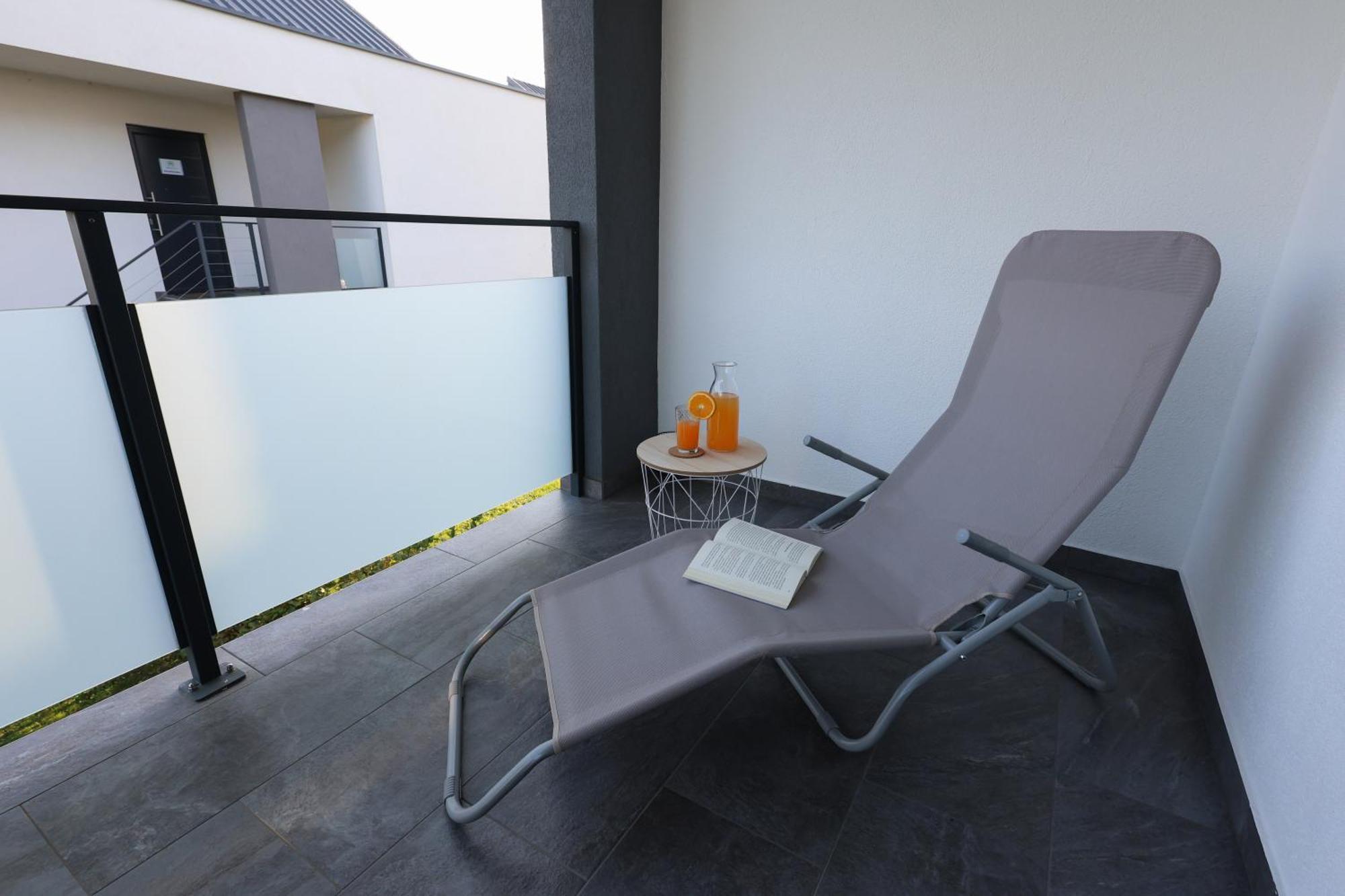White Mountain Apartment Бановци Экстерьер фото