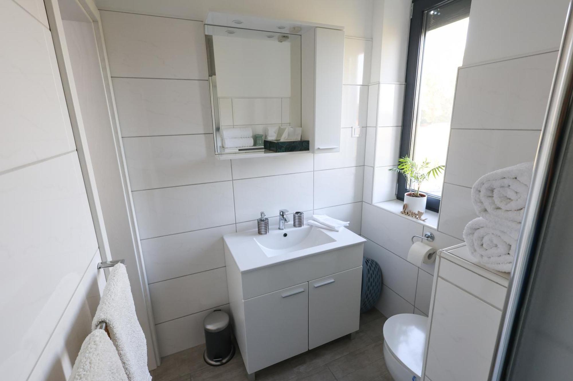 White Mountain Apartment Бановци Экстерьер фото